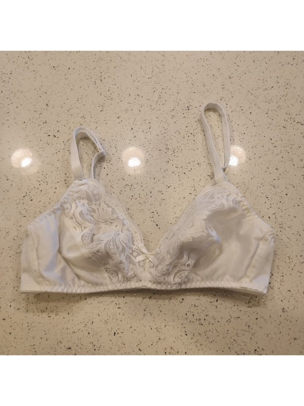 Vintage Olga Bra 34C White Wireless Style 31007